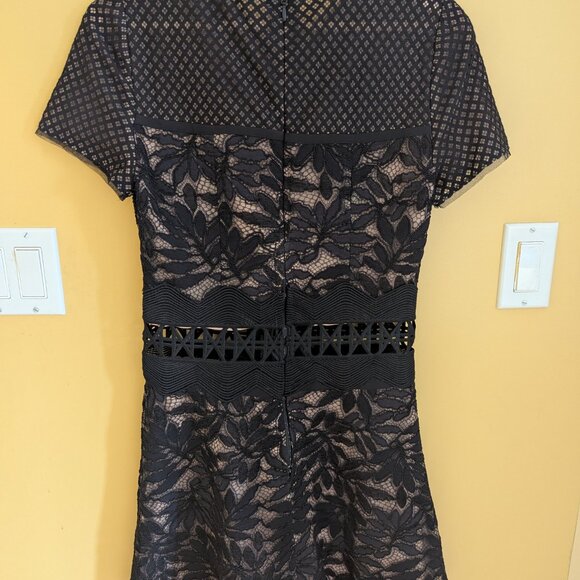Size 4 BCBG black dress euc - Picture 3 of 3